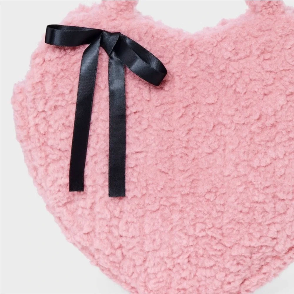 ART CLASS NWT oversized heart tote bag with bow -pink -12x13